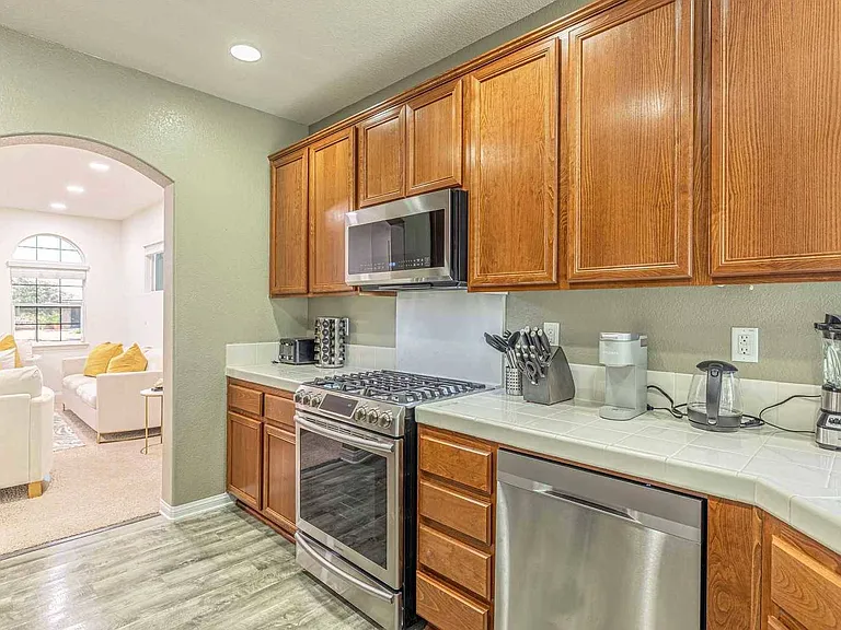 37058 Alton Dr — Photo 11