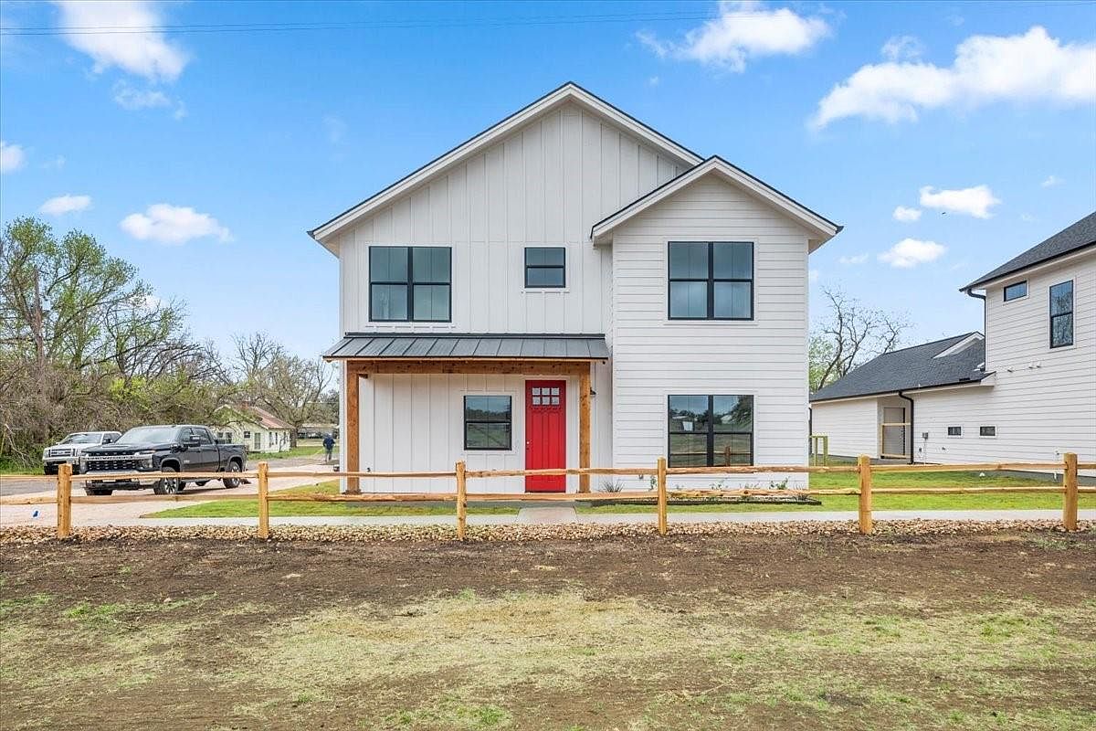 203 N Avenue J, Johnson City, TX 78636 | MLS #2717818 | Zillow