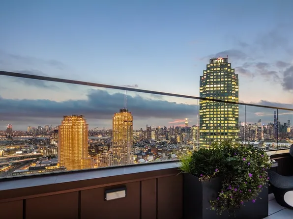 44-28 Purves Street image 13 of 15