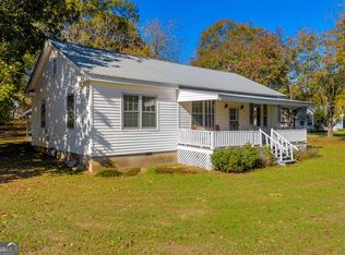 8 W Pine Ave, Comer, GA 30629