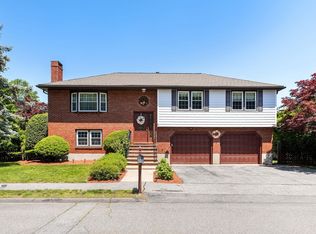 11 Sparhawk Cir, Stoneham, MA 02180
