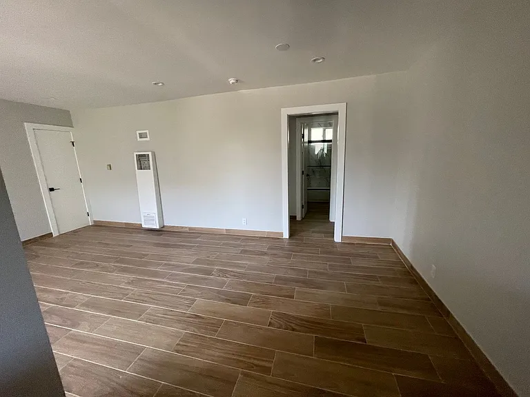 1819 S Manhattan Pl — Photo 8