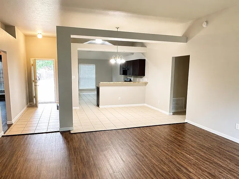 22707 Bridgewater Dr — Photo 2