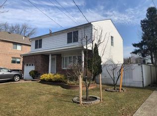 592 Woodrow Rd, Staten Island, NY 10312