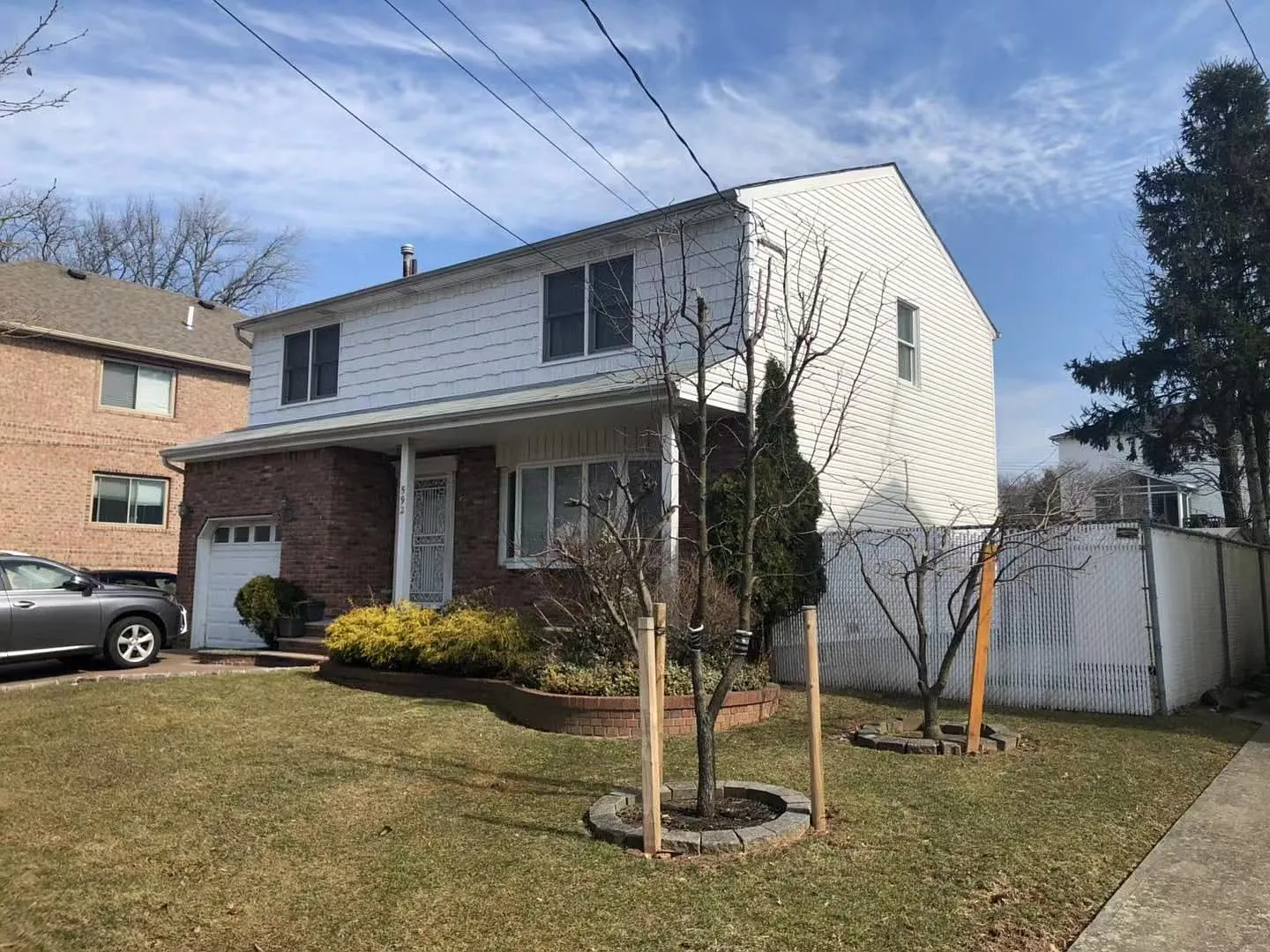 592 Woodrow Rd photo 1