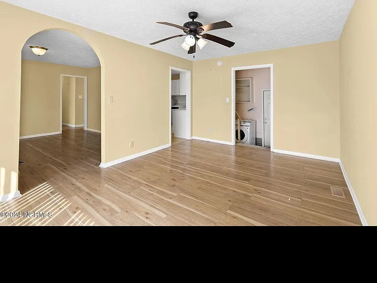 318 Bandera Dr — Photo 12