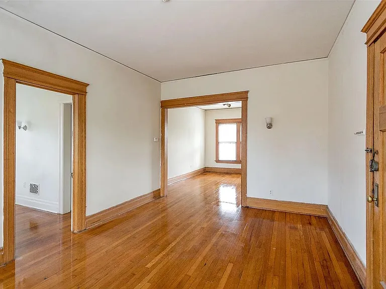 1633 W Forest Ave — Photo 4