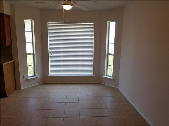 5th image of 833 Eastridge Cir