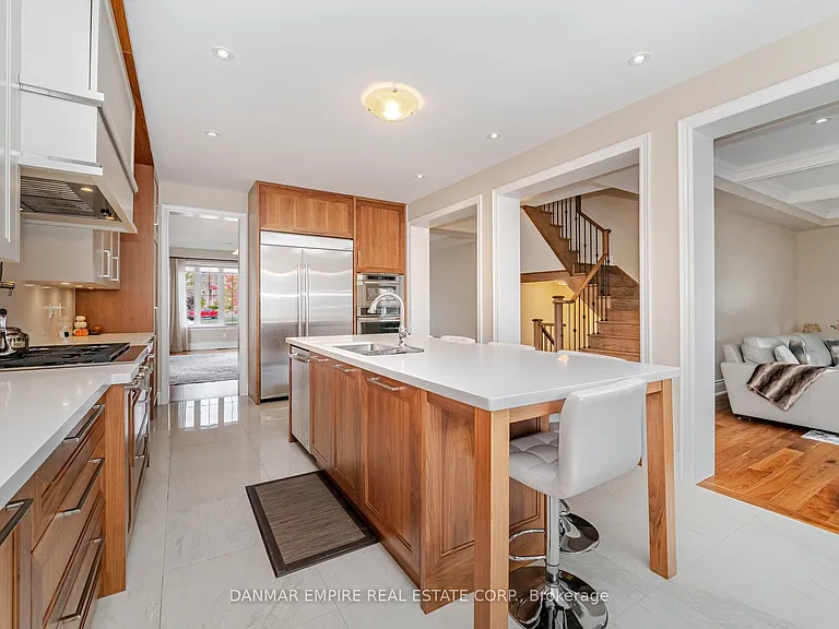 2118 Vineland Cres — Photo 17