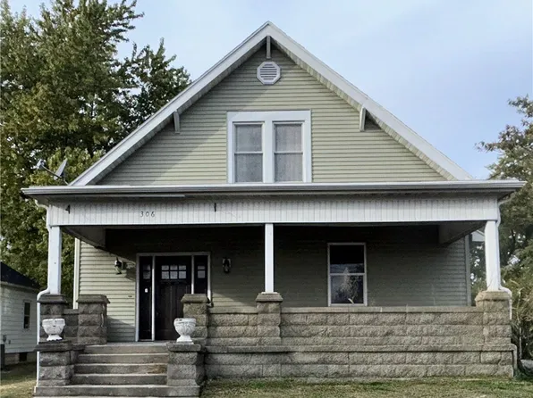 306 E Main St, Teutopolis, IL 62467