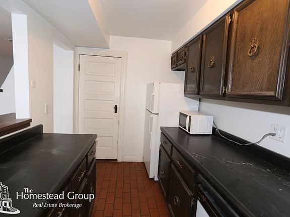 2nd image of 1015 W Wolfram St #Chouse