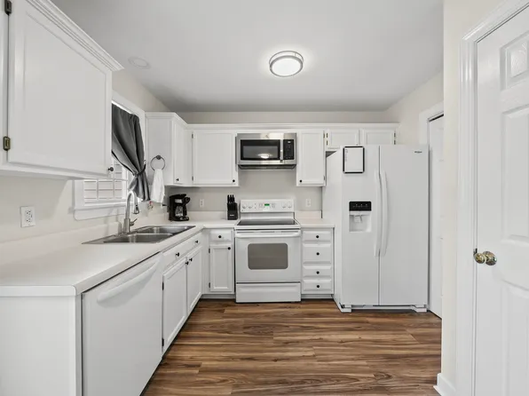 1914 Stroll Cir, Fuquay Varina, NC 27526