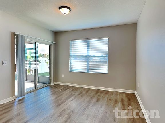 3rd image of 4262 Roberta Dr