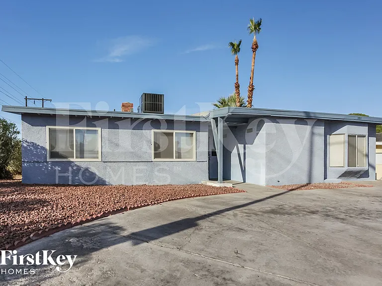 1701 Sweeney Ave — Photo 2