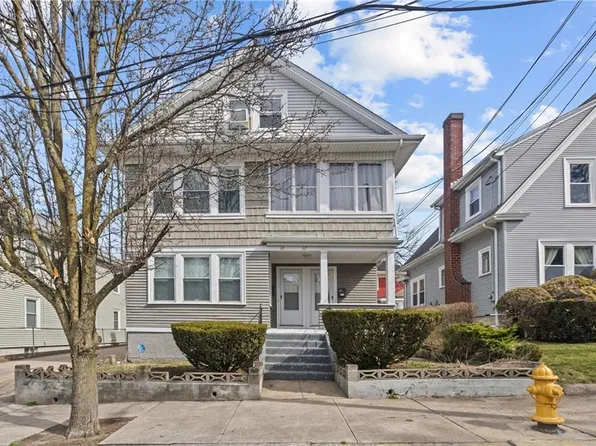 17 Boutwell St, Pawtucket, RI 02860