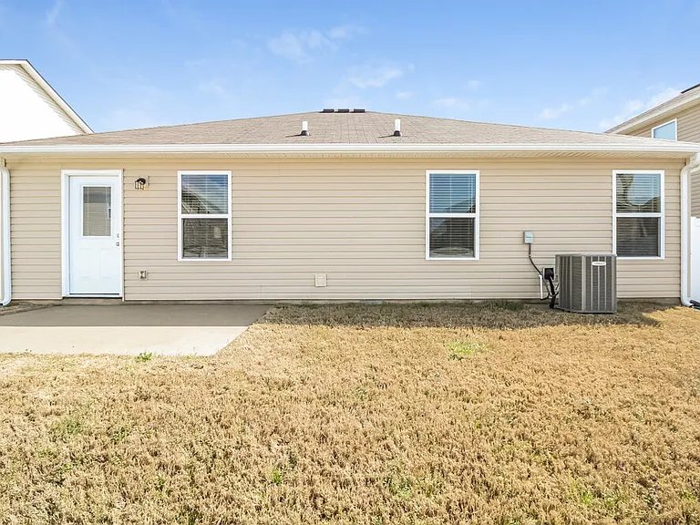 233 Campfire Dr — Photo 15