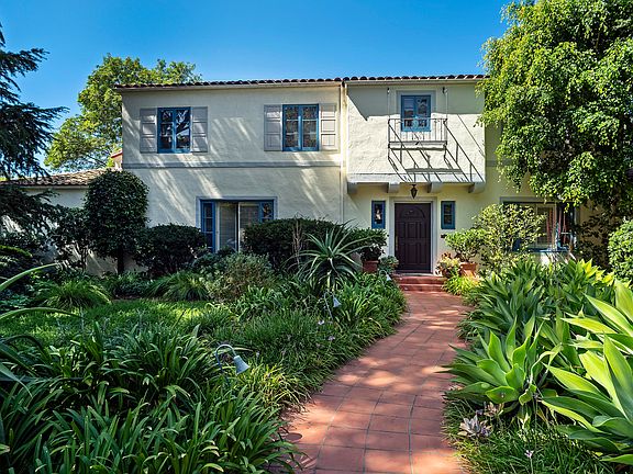 2nd image of 305 Toyon Dr