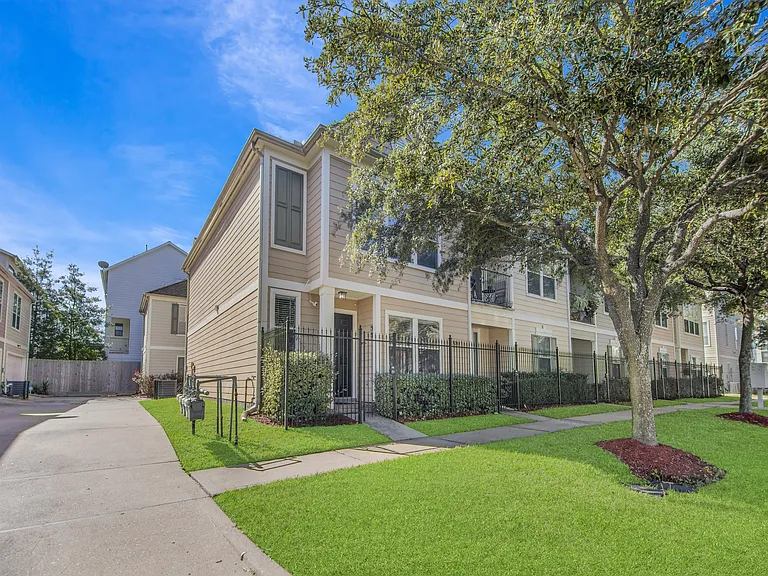 2926 Clay St — Photo 26