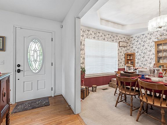 5th image of 97 Windemere Dr