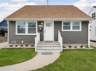925 S 98th St, West Allis, WI 53214