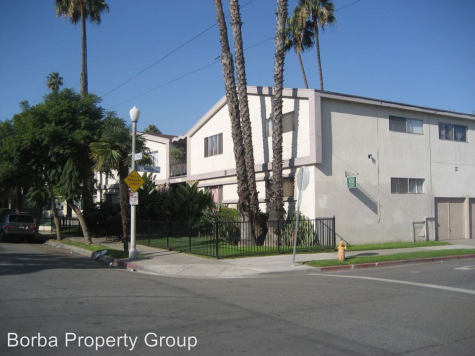1st image of 985 N Park Cir APT 8
