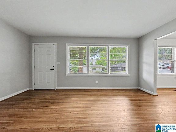 4th image of 1308 Laurence St