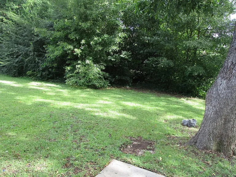 139 Tabatha St — Photo 2