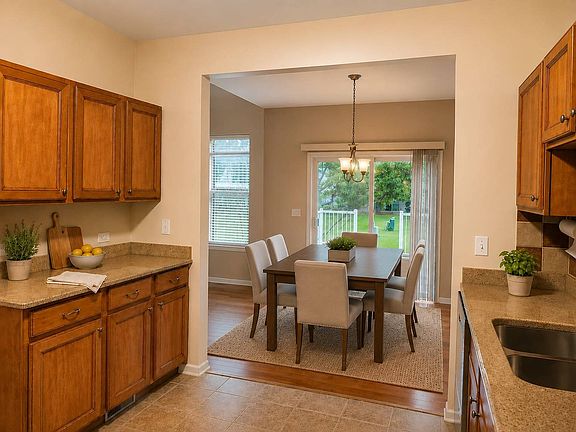 5th image of 978 Oak Ridge Blvd
