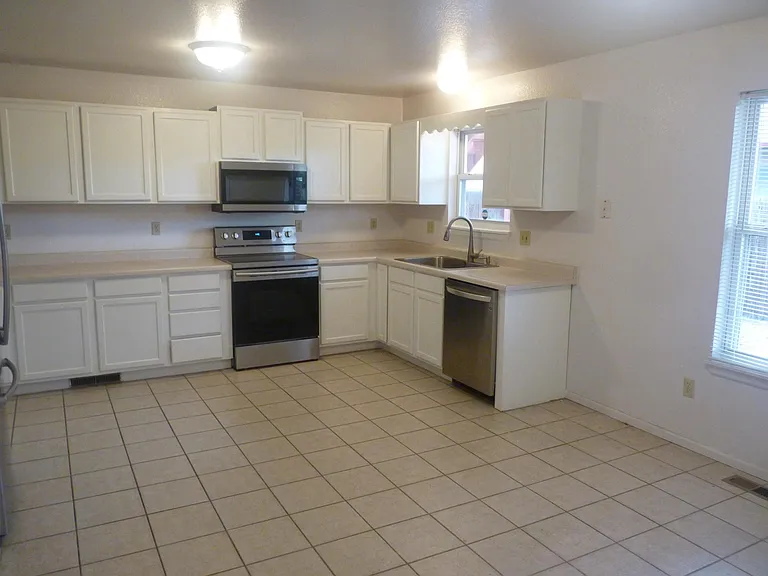 720 Yale Pl #D — Photo 5