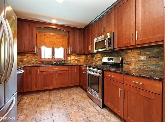 5th image of 18925 Parkway Ln