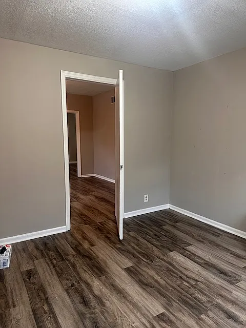 2 bed, 1001 sqft, $1,100 — Photo 2