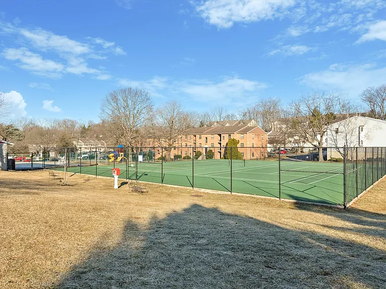 2402 Pond View Dr — Photo 21