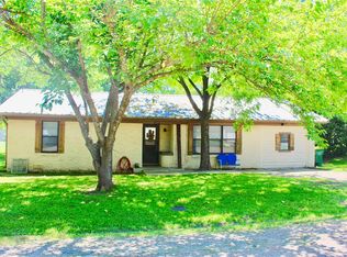 503 S 4th St, Grandview, TX 76050