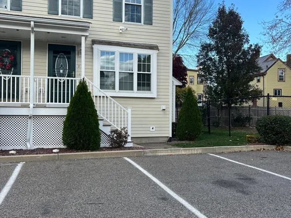 17 Foster St Unit 2, Brockton, MA 02301