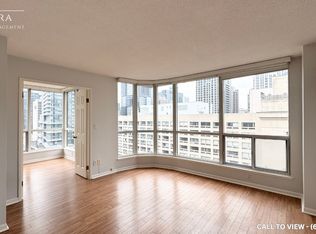 7 Carlton St #1606, Toronto, ON M5B2M3
