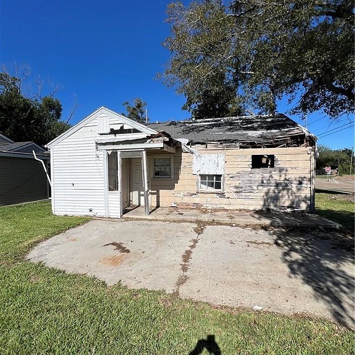 2nd image of 1012 Azalea St