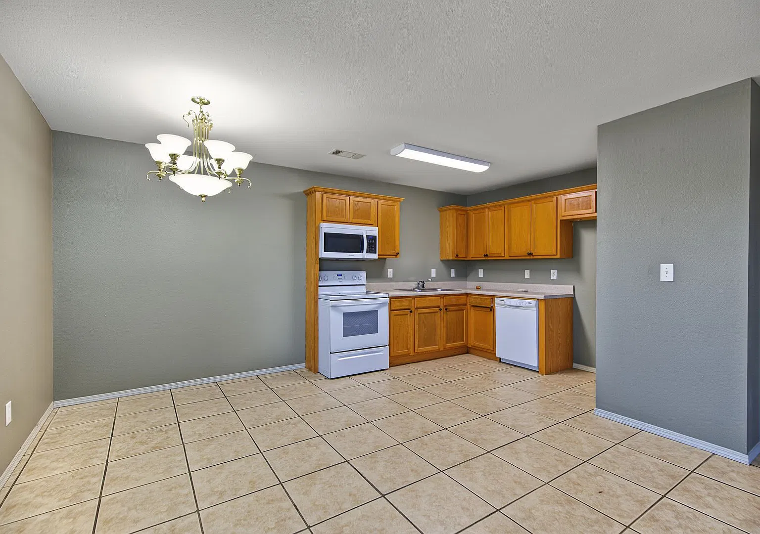 3103 S E Street — Photo 3