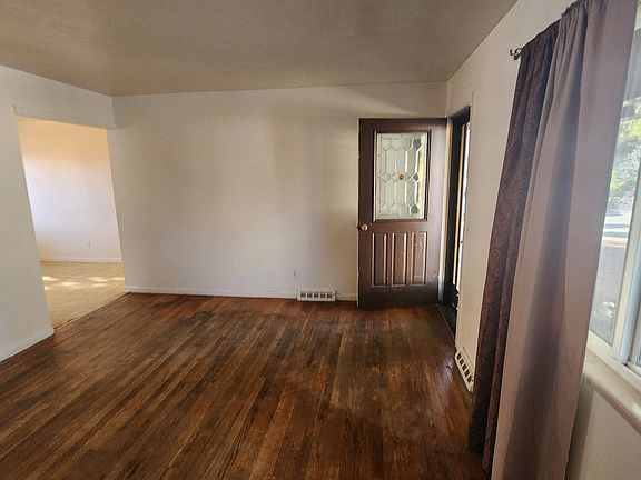 3rd image of 1404 Chatam Dr