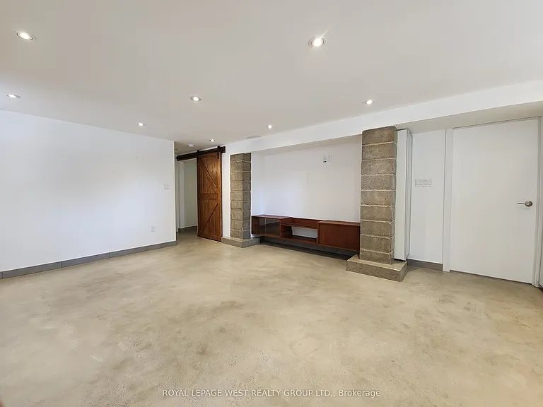 221 Thirtieth St #BASEMENT — Photo 8