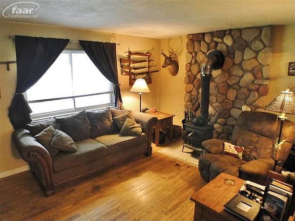 4th image of 15149 Roach Dr