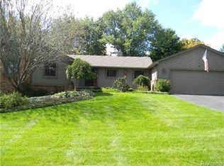 5443 Starwood Dr, Commerce Township, MI