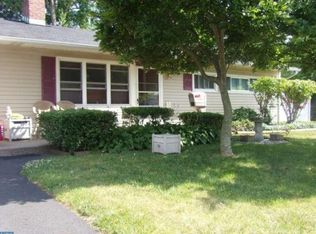 173 Crabtree Dr, Levittown, PA 19055