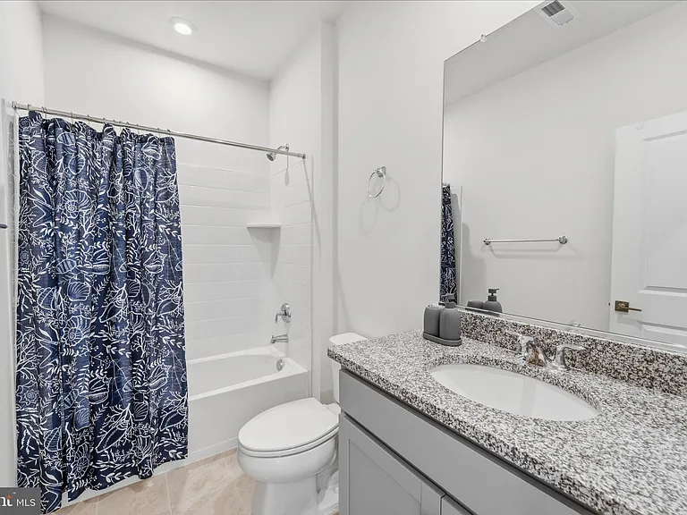 4256 Frost St — Photo 6