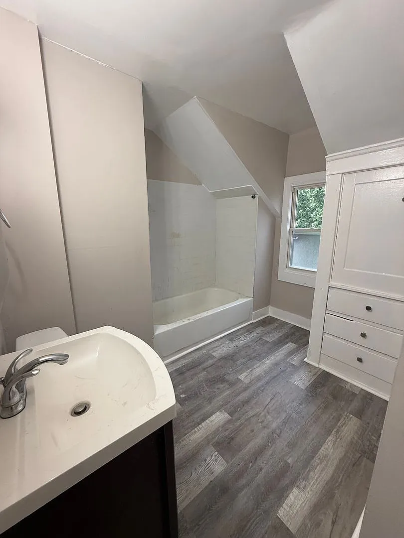 3bd Single Section 8 — Photo 3