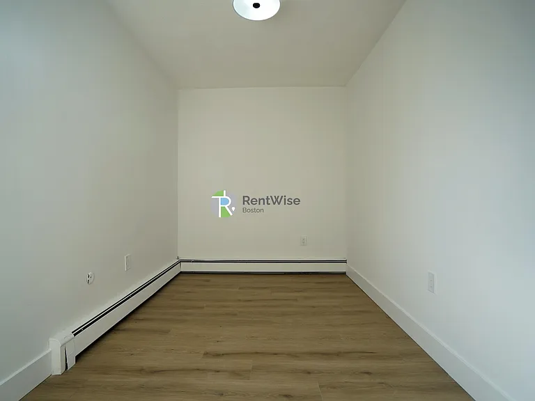 742 E 6th St #3 — Photo 10