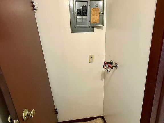 5th image of 1551 Glenn Ave