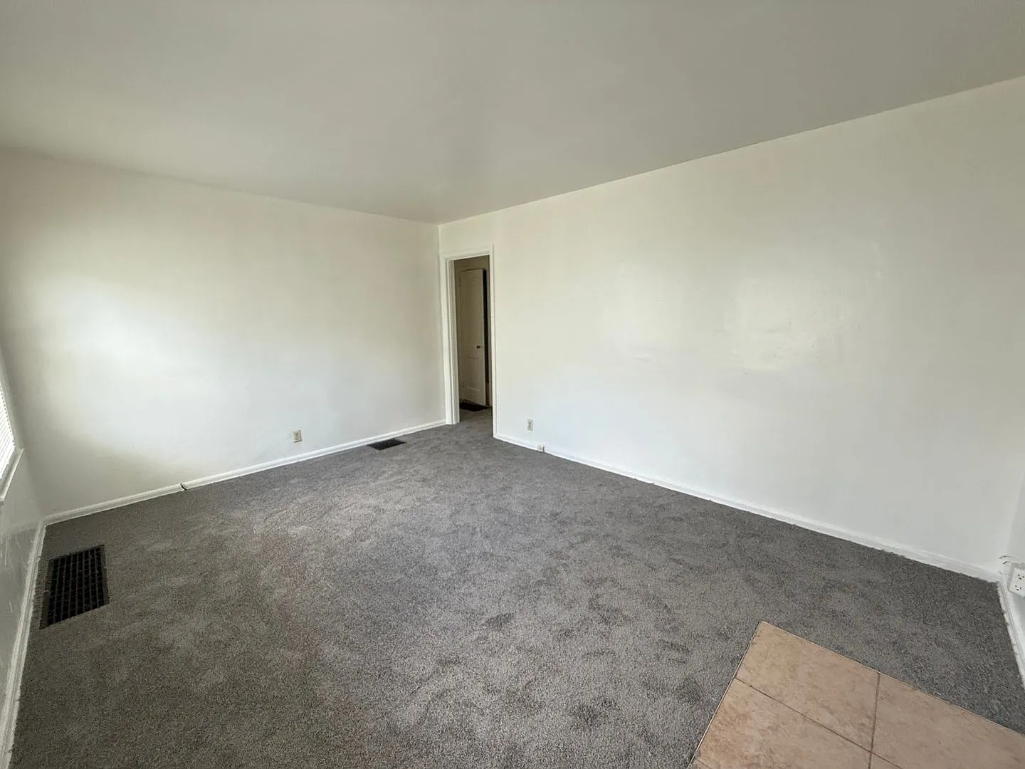 Refreshed 2 Bed, 1 Bath Home — Photo 3