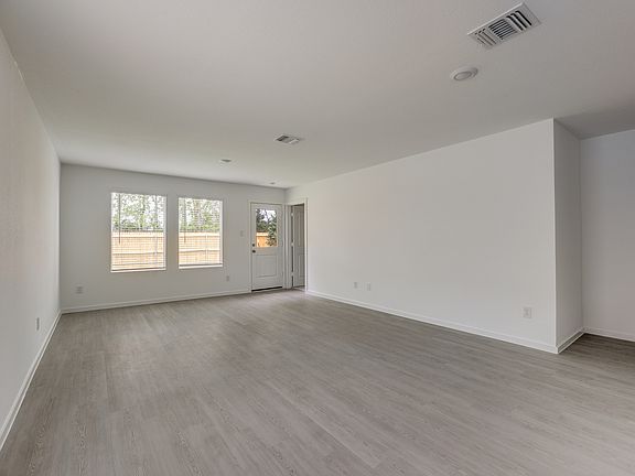 5th image of 1441 Erie Dr