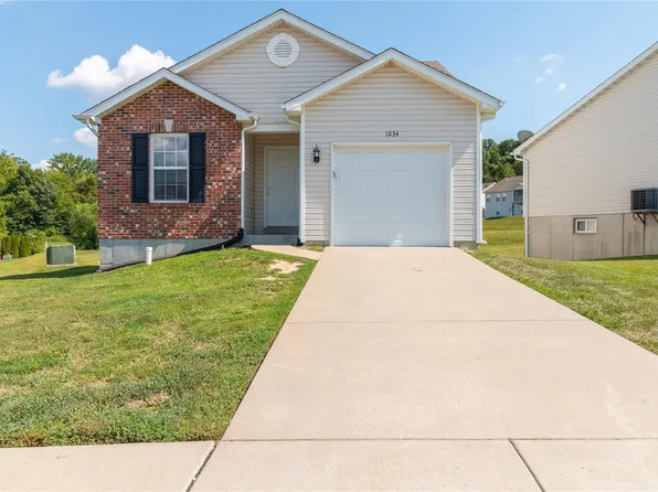 1634 Vine School Rd, Herculaneum, MO 63048