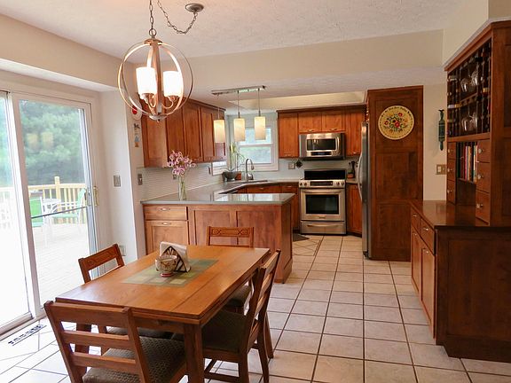5th image of 10144 Chantry Pl NW